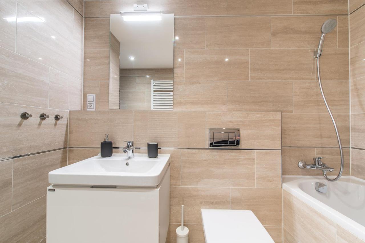 Mozart Central Apartments With Garage プラハ エクステリア 写真
